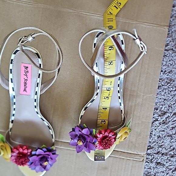 Betsey Johnson gold metallic Fluer ankle strap heels-8.5 - Picture 11 of 12